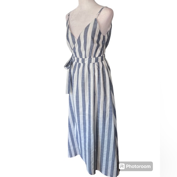 Listicle NEW Stipe Down Blue and white Wrap Maxi Dress Linen Style Size Small - Picture 8 of 12